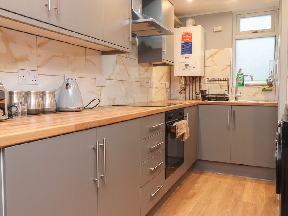 A kitchen with cabinets, countertop, kettle and cooking oven at 38a Yorkshire Street