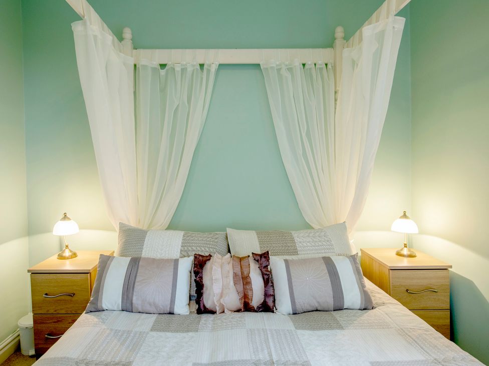 A bedroom with a bed and pillows at Bank House Cottage in Lancaster