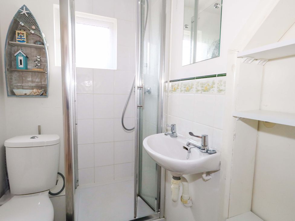 A bathroom with shower, sink, and toilet at 15 Coombe Avenue