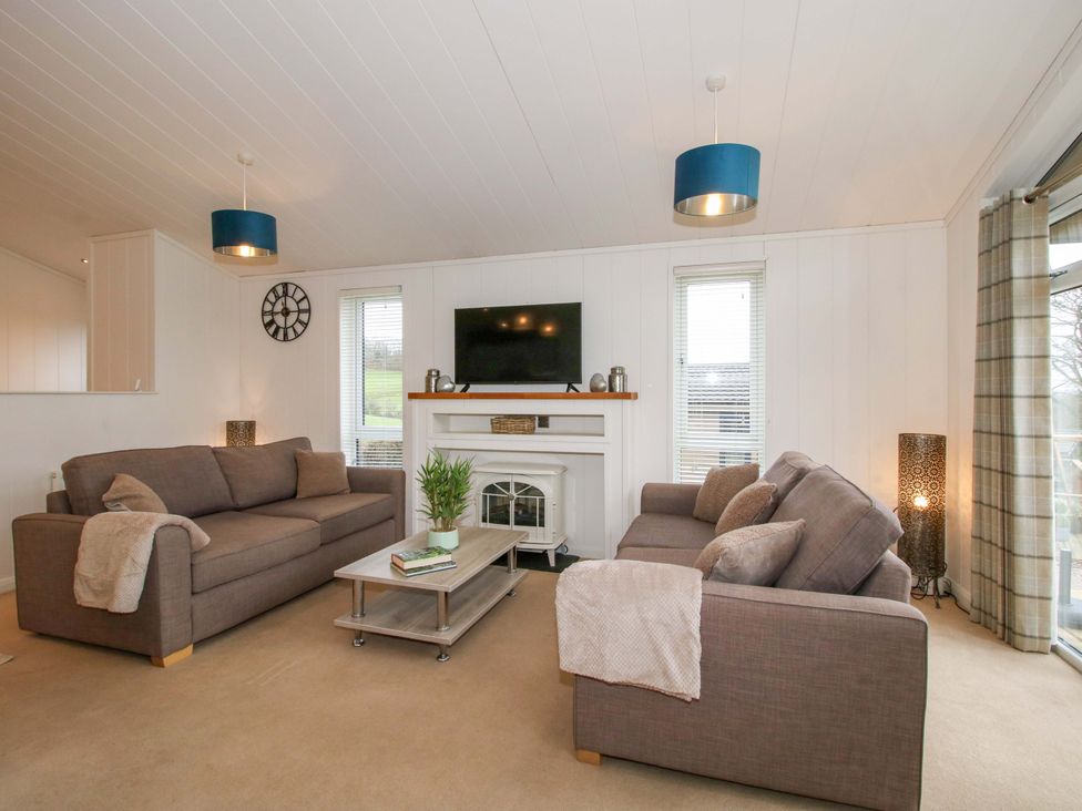 A living room with a television and sofas at 5 Hillview Lodges in Cleobury Mortimer