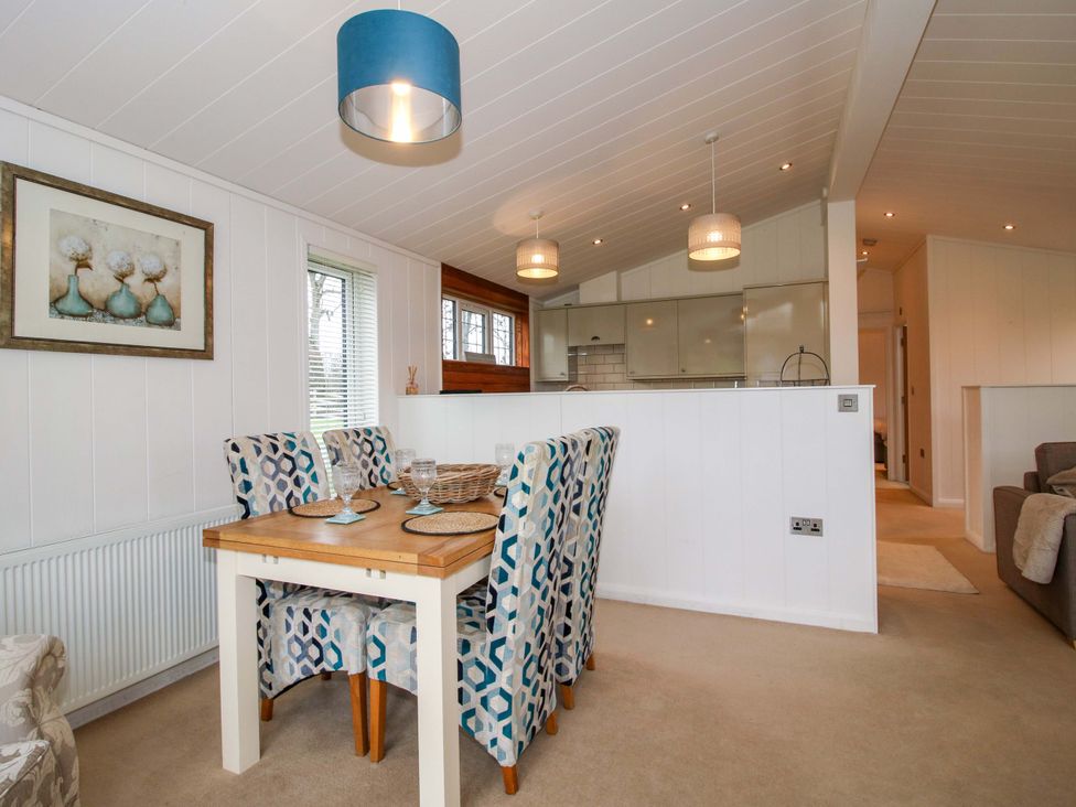 A dining area with a table and chairs at 5 Hillview Lodges Cleobury Mortimer