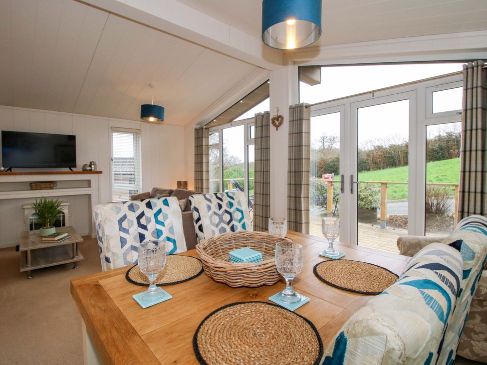 A dining area with a table and chairs at 5 Hillview Lodges Cleobury Mortimer