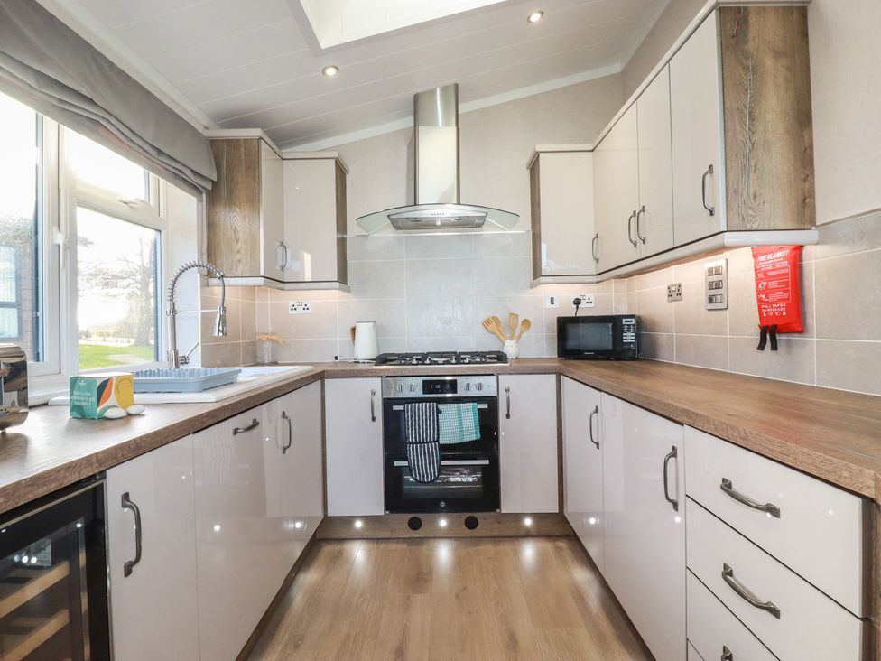 A kitchen with appliances and utensils at Moorland View