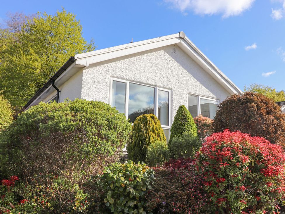 A house with plants and bushes at Wansfell View in Ambleside