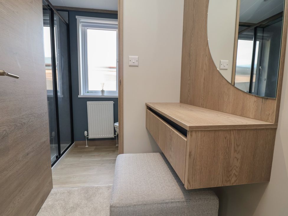 A bathroom with a vanity unit and mirror at No.11 - Cedar Lodge, Delamere