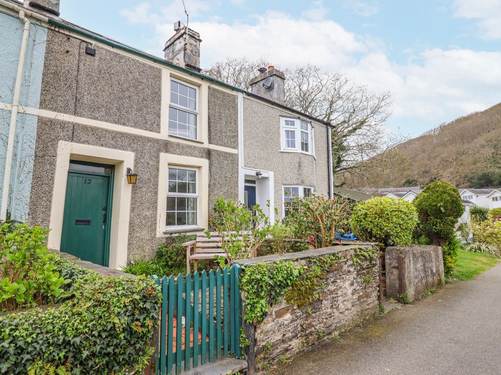 A house with a front garden and pathway at 12 Glyn Terrace in Borth-Y-Gest
