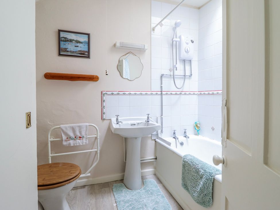 A bathroom with a bath, sink, and toilet at 12 Glyn Terrace Borth-Y-Gest