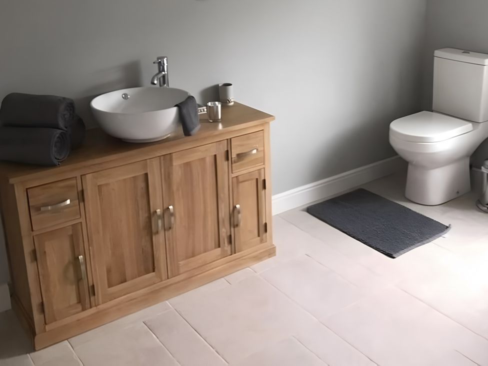 A bathroom with a wash basin and toilet at 15 Lamsey Lane King's Lynn