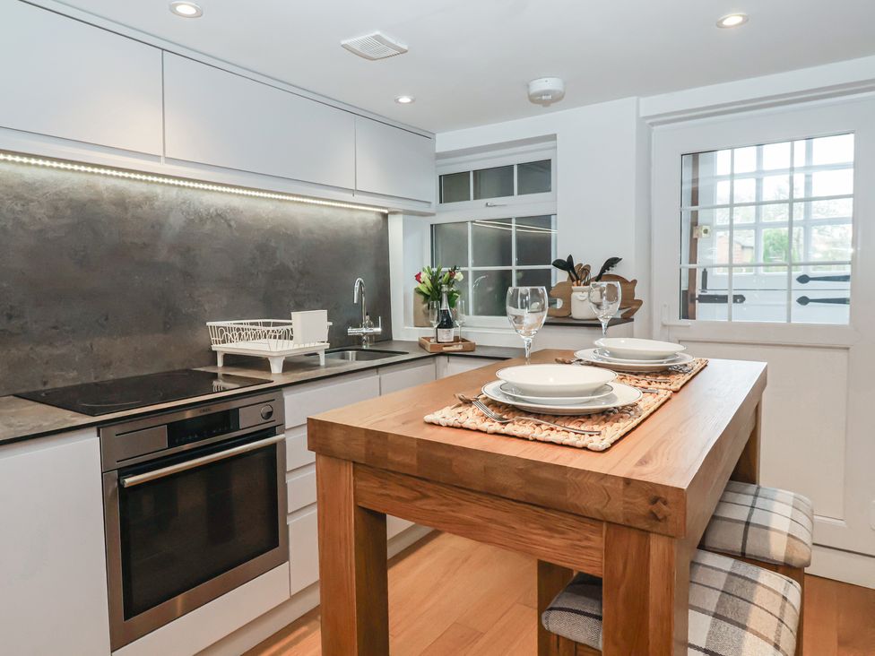 A kitchen with a table and chairs at No.4 Main Street in Hull
