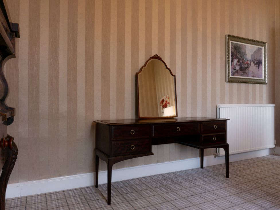 A dressing room with a table and mirror at Newton Manor House in Cupar