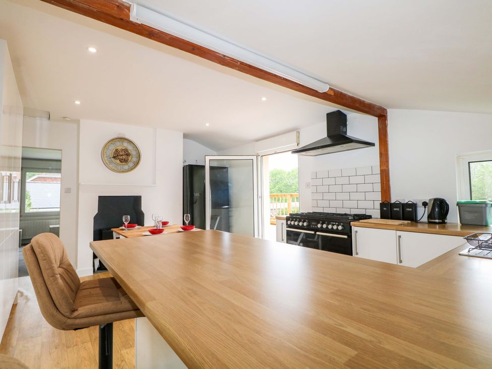 A kitchen with a dining area and appliances at Woodside in Battle