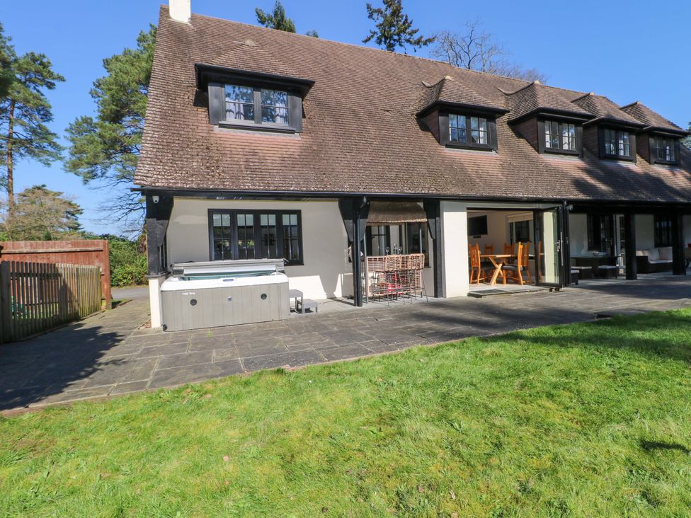 A house with a patio and hot tub at Woodlands House Ringwood
