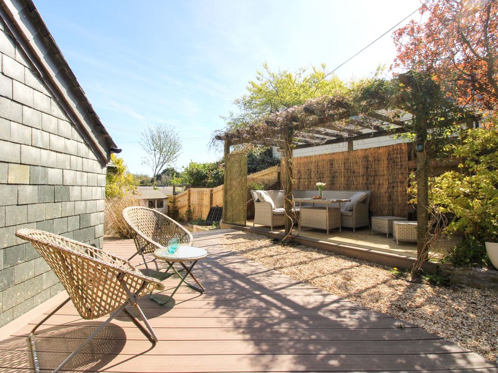 A garden with seating area and patio at Park Cottage Kingston, Kingsbridge