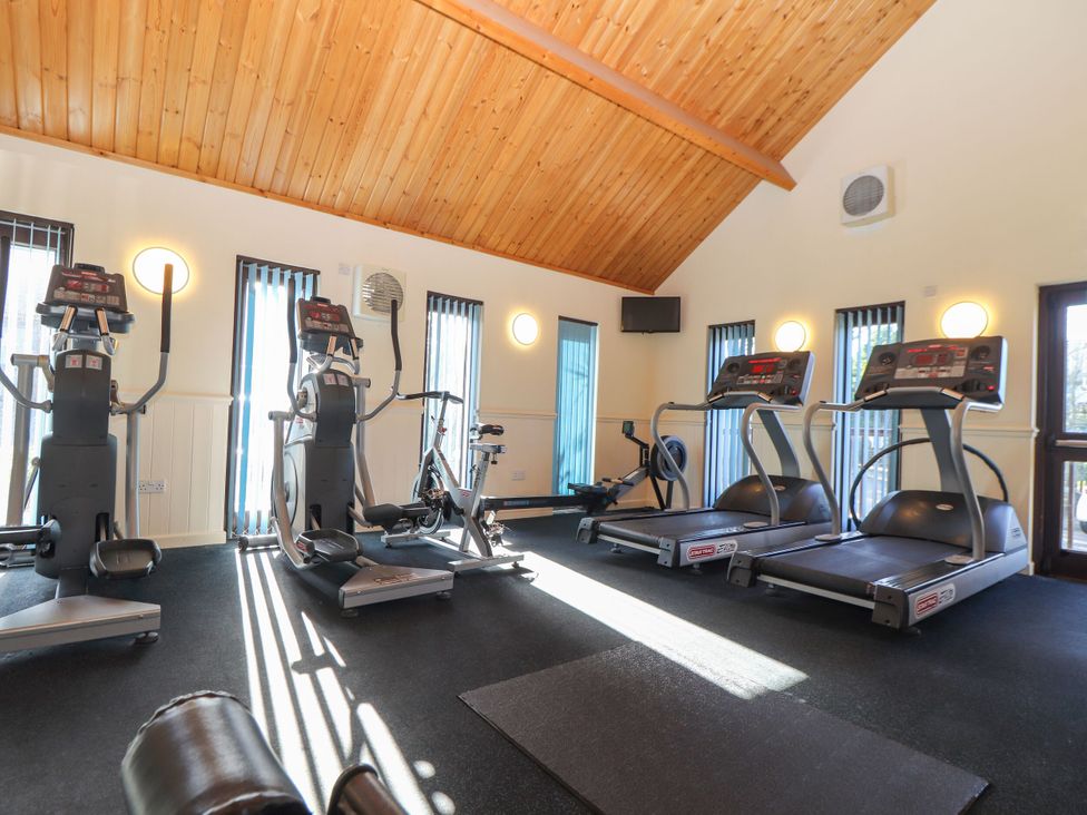 A gym with exercise equipment at 114 - The Residance in Portreath