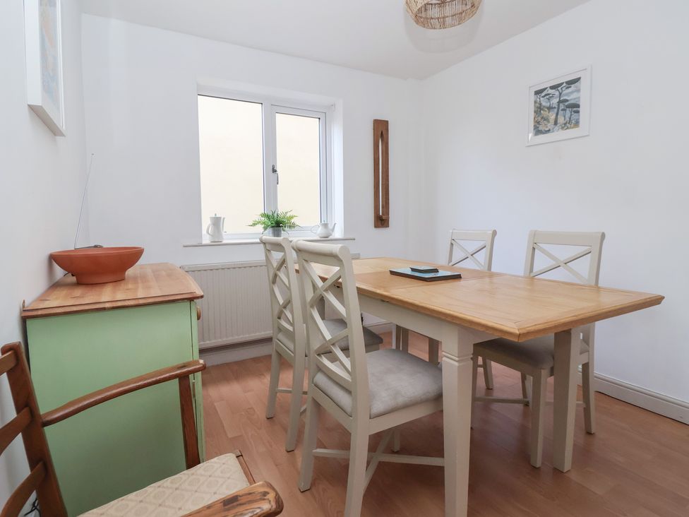 A dining room with a table and chairs at Mallard Cottage in Nafferton