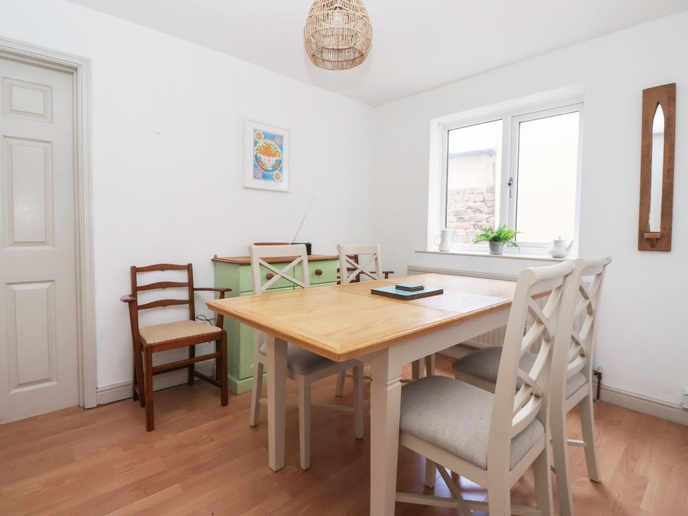 A dining room with a table and chairs at Mallard Cottage in Nafferton
