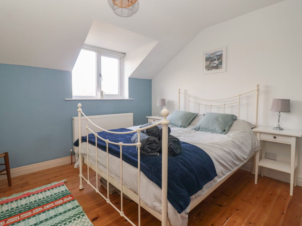 A bedroom with a bed and bedside tables at Mallard Cottage in Nafferton