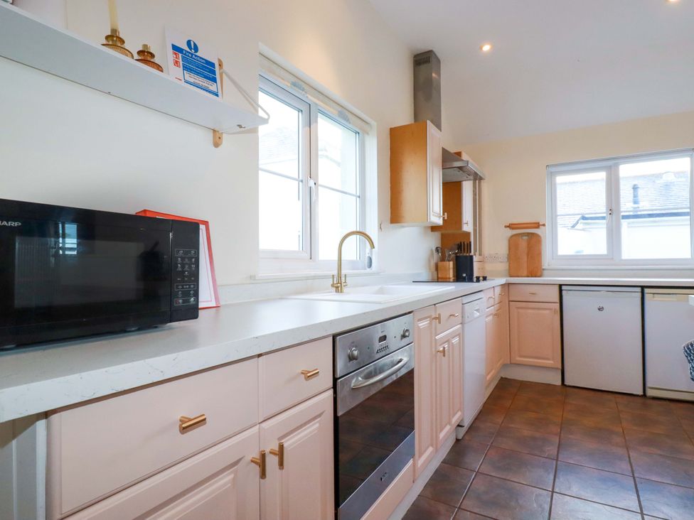 A kitchen with a microwave, sink, and oven at Cribba in 