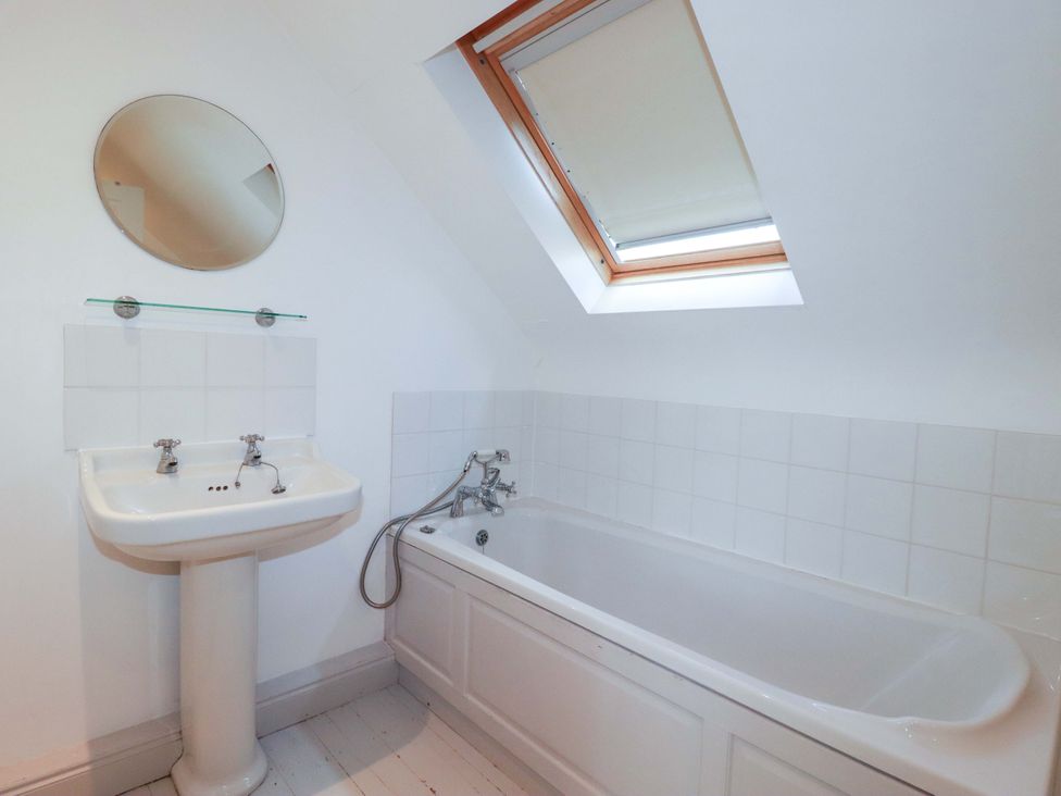 A bathroom with a bathtub and sink at Cribba