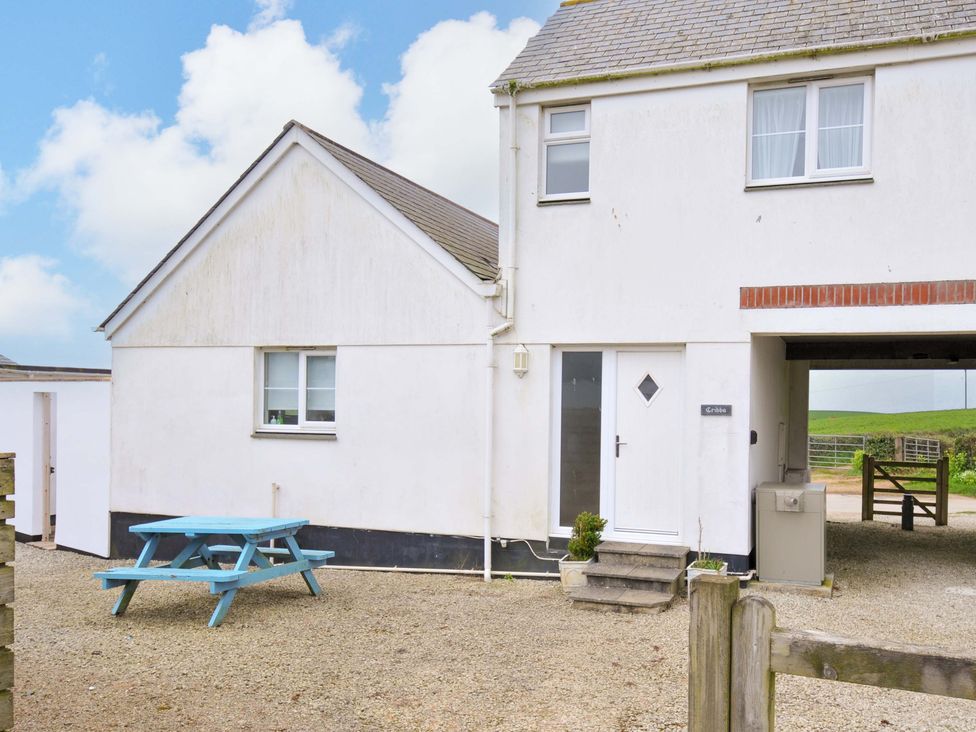 An outdoor view of a house with a picnic table at Cribba in Port Isaac
