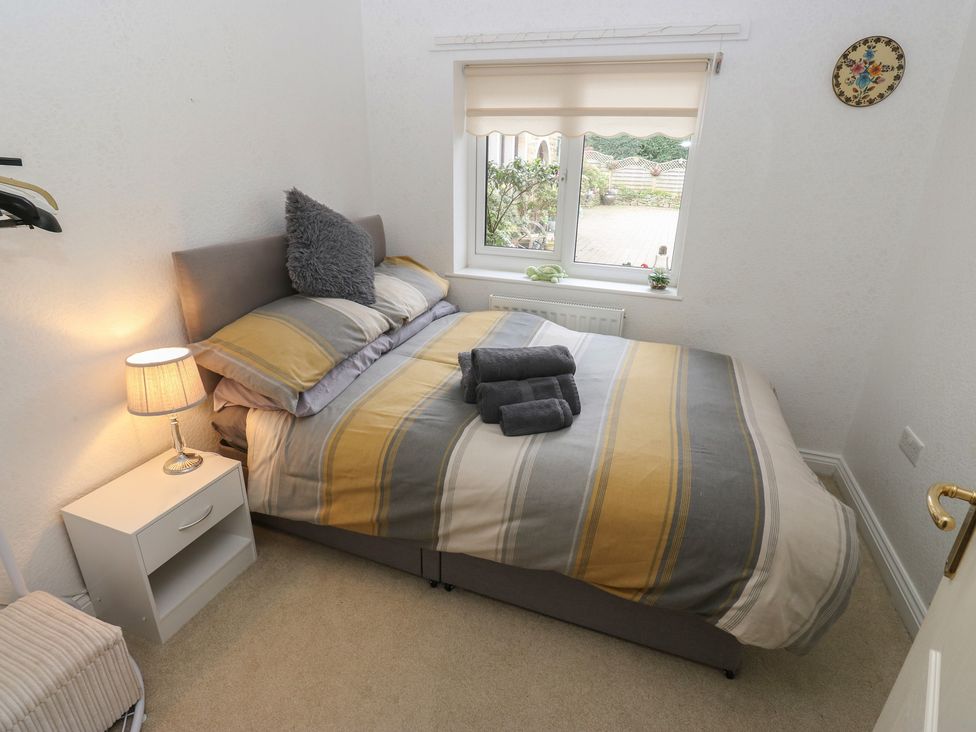 A bedroom with a bed and lamp at The Annex at Ryefield Lodge 