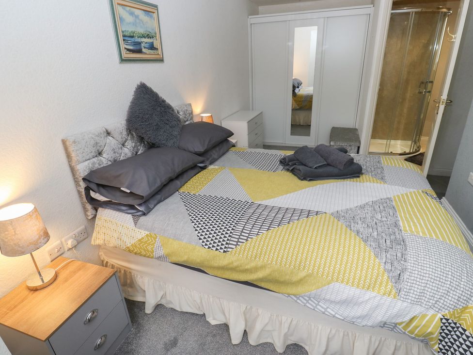 A bedroom with a bed and wardrobe at The Annex at Ryefield Lodge