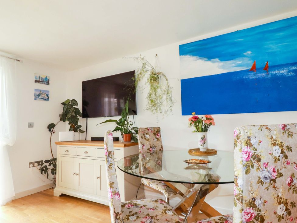 A dining room with a table and chairs at 2 Morweth View in Torpoint