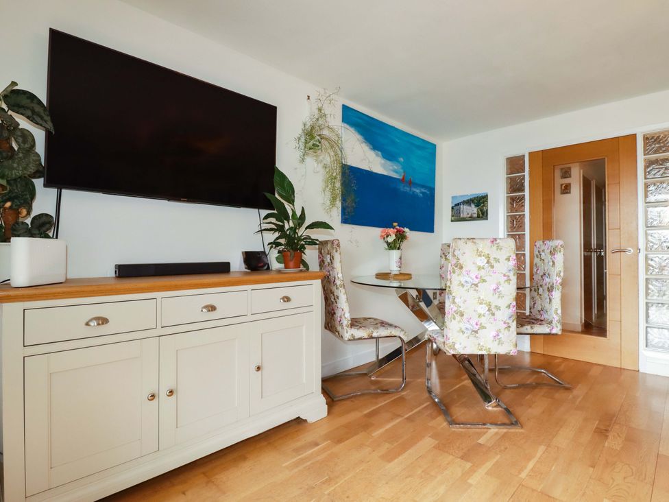 A dining room with a table and six chairs at 2 Morweth View in Torpoint