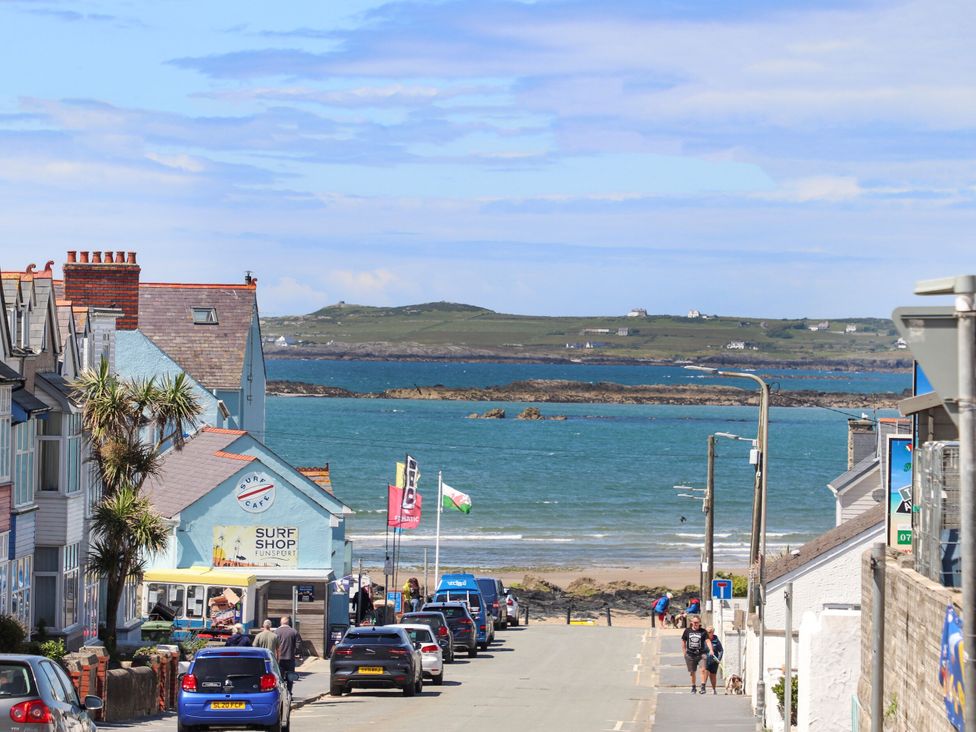 A street view with beach and ocean in Rhosneigr