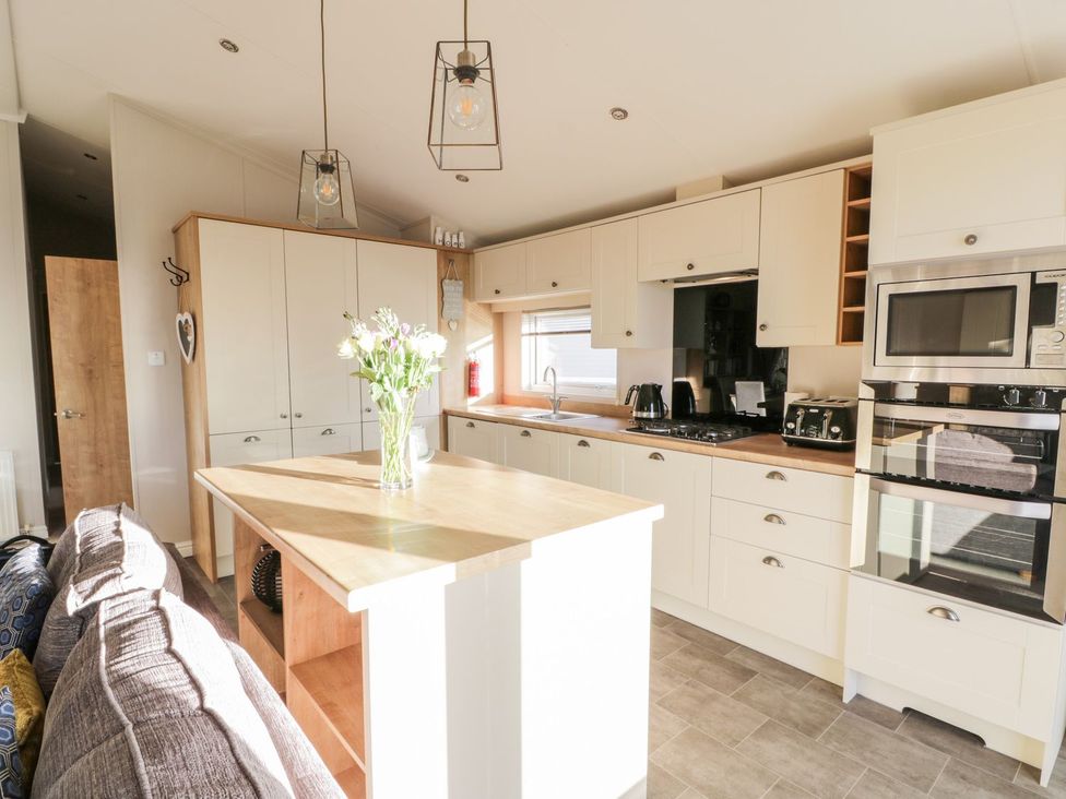 A kitchen with countertop and appliances at Serenity Lodge Wemyss Bay