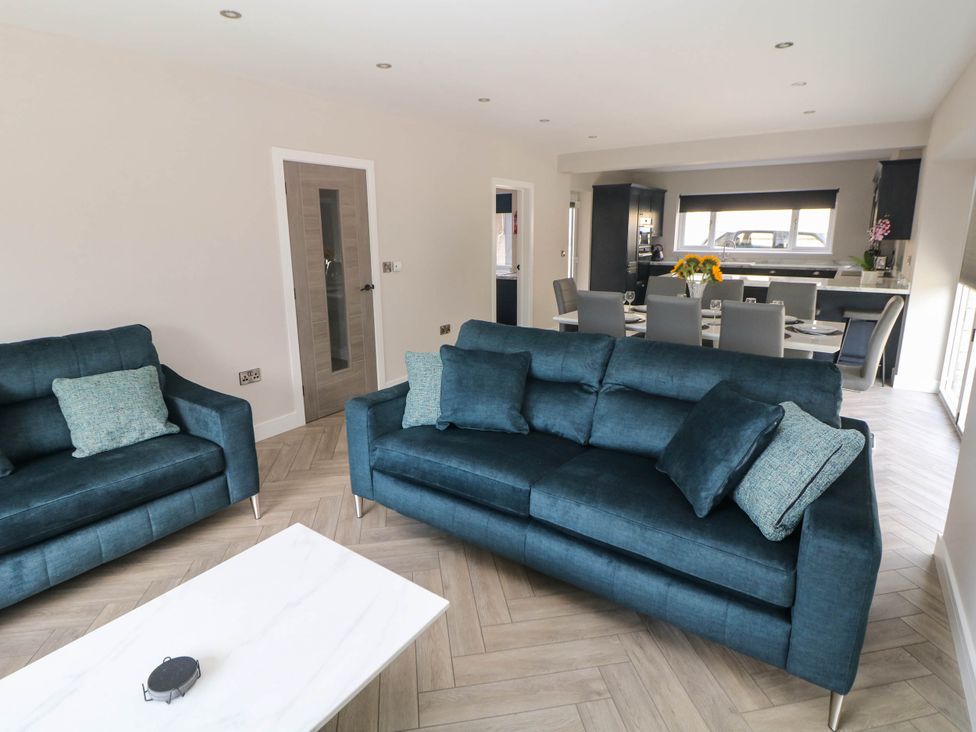 A living room with sofas and a coffee table at The Bungalow in Matlock