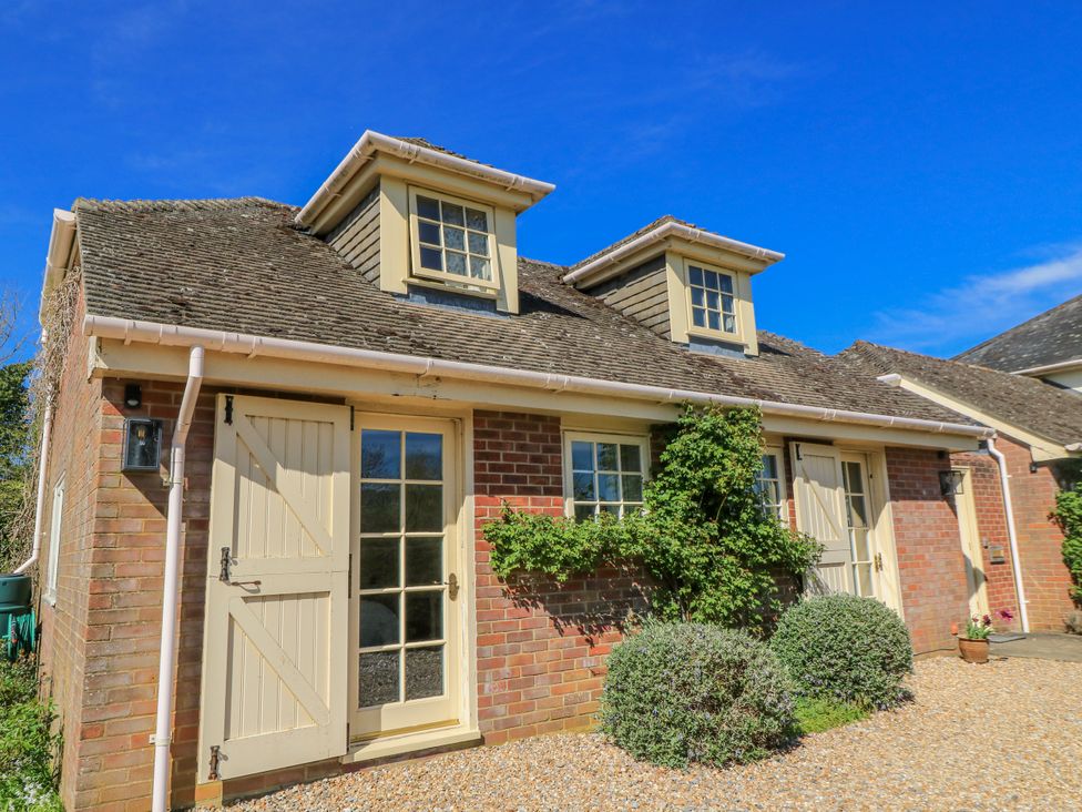 A house with windows and a door at New Barn in Broad Chalke