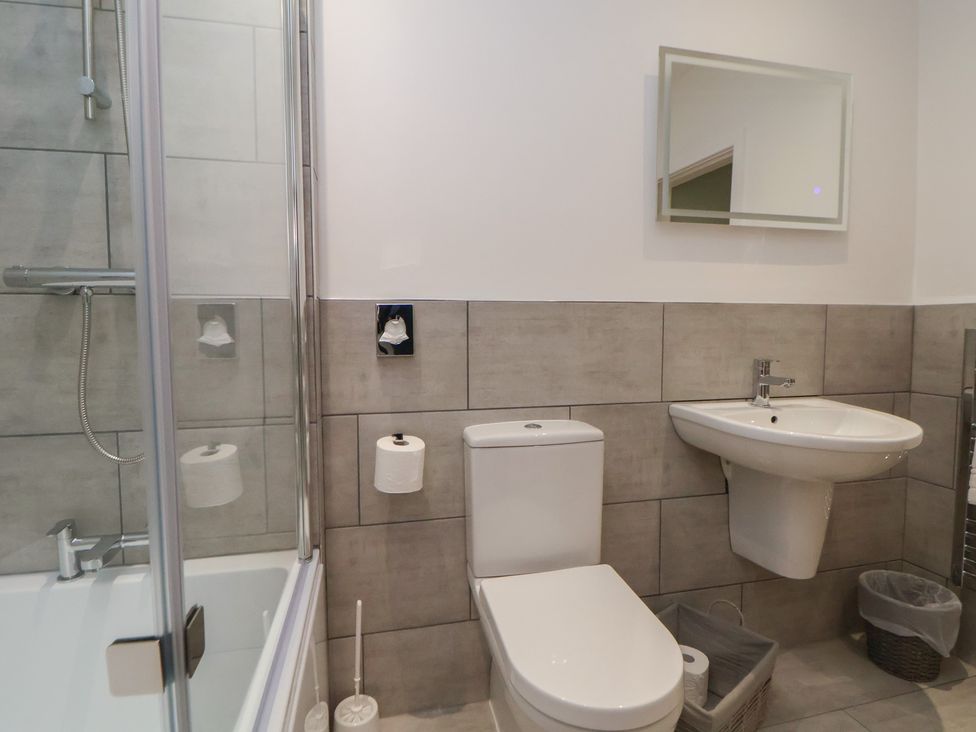 A bathroom featuring a shower, bathtub, toilet, and sink at Ash Barn Chester