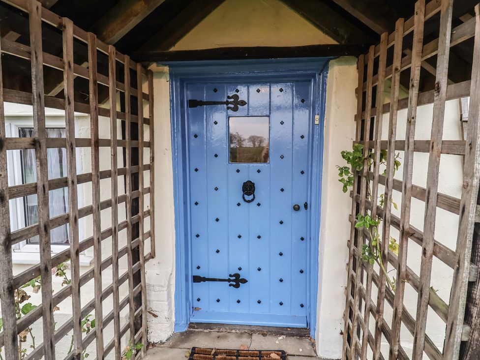 An entrance with a blue door and trellis at Driftway Cottage Diss