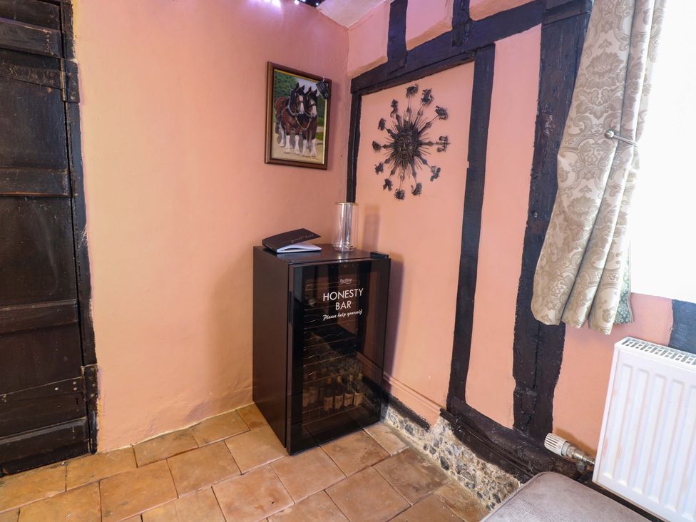 A snug with honesty bar and painting at Driftway Stables Retreat in Diss