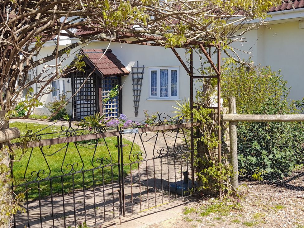 A garden with a gate entrance at Driftway Stables Retreat in Diss