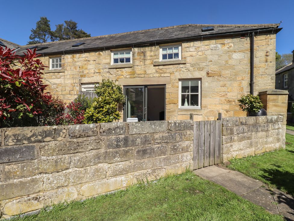 A house with a garden and fence at Snowdrop Cottage near Warkworth
