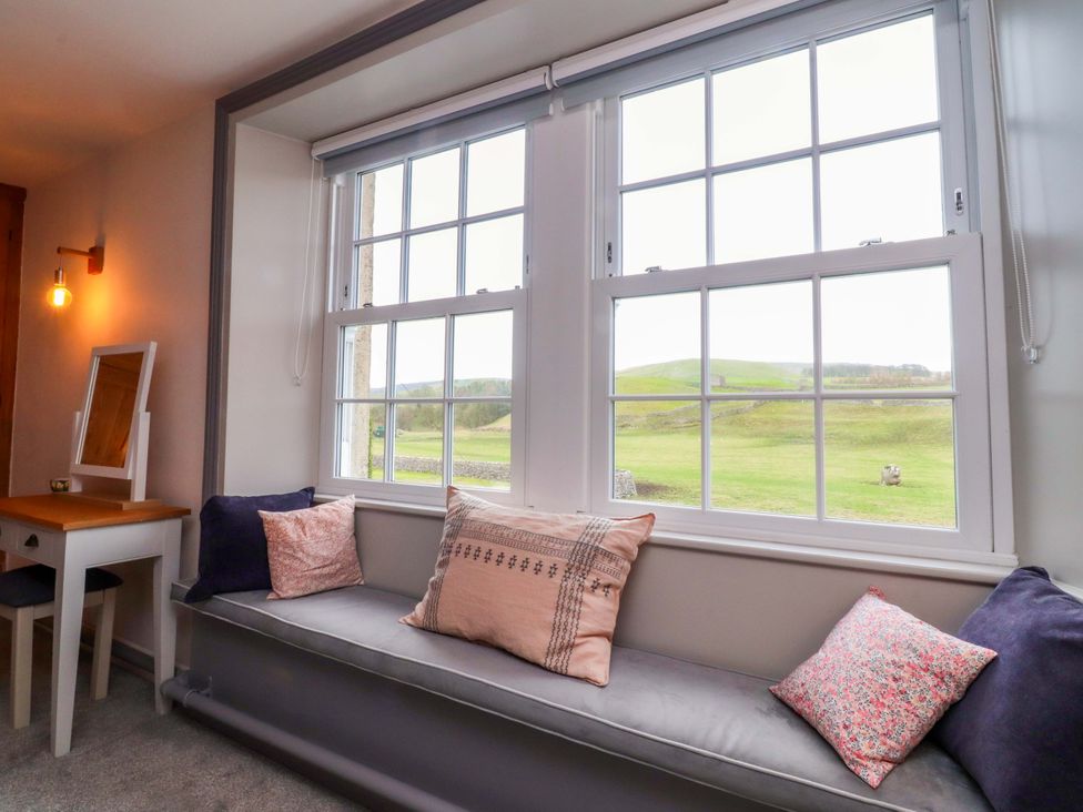 A sitting room with a window and a table at Kirk Yett in Skipton