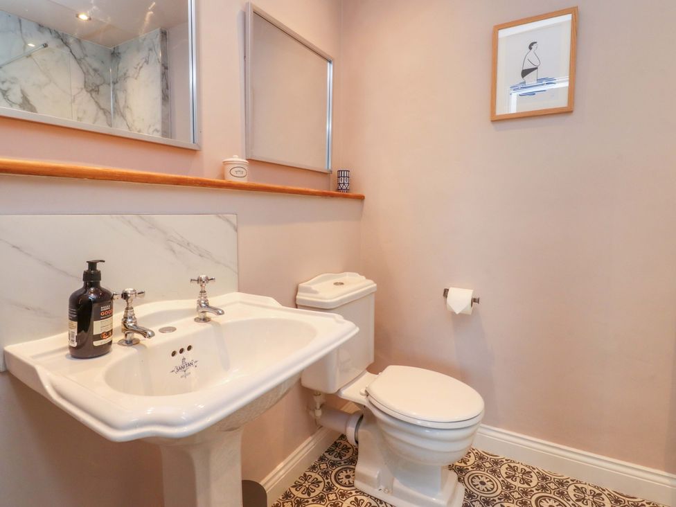 A bathroom with a sink and toilet at Kirk Yett in Skipton