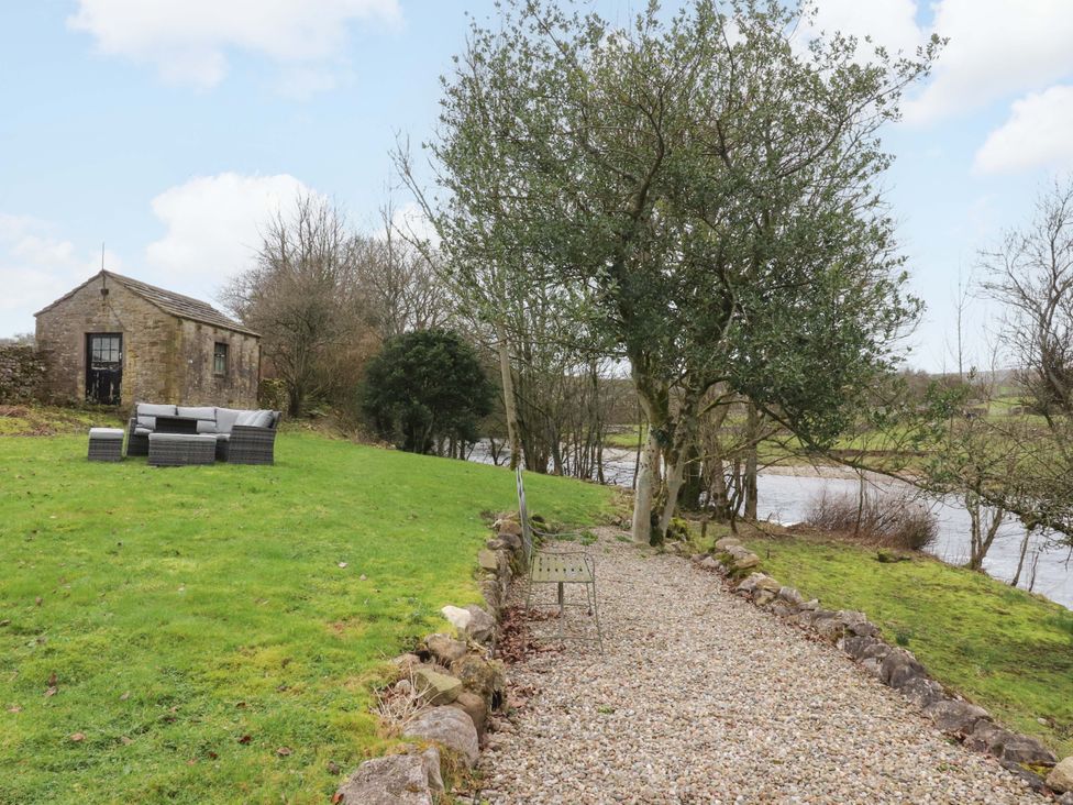 An outdoor area with a house and seating at Kirk Yett in Skipton