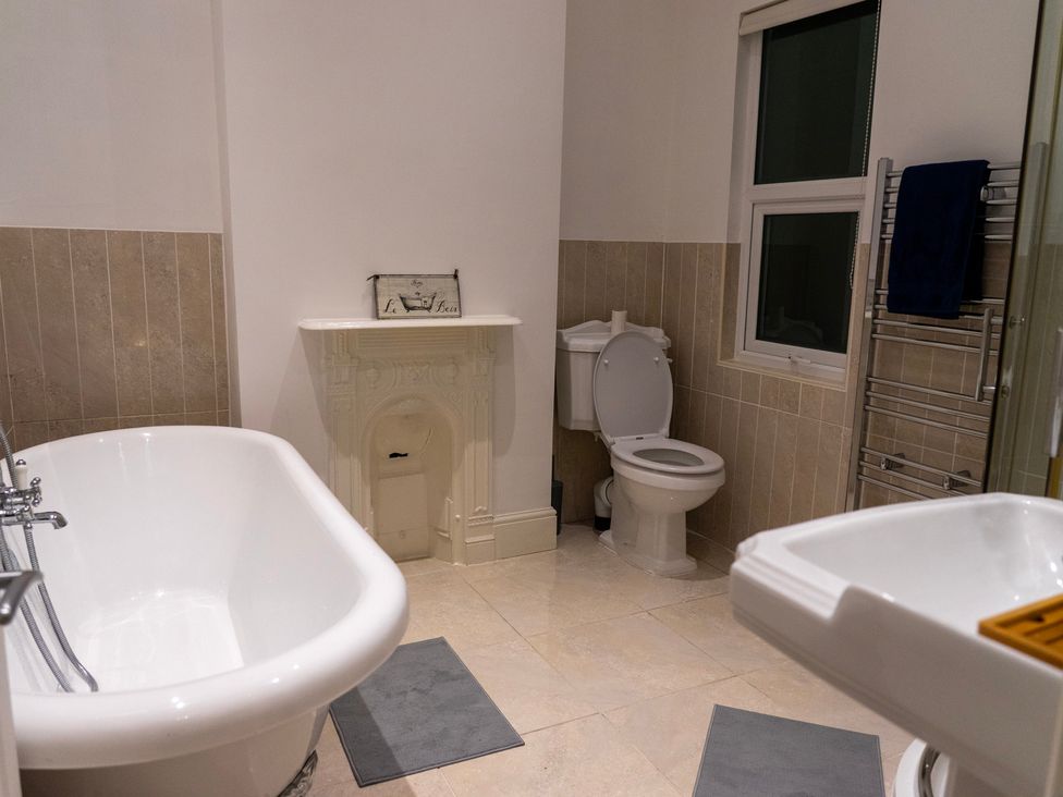 The Red Door -  - 1194505 - thumbnail photo 10