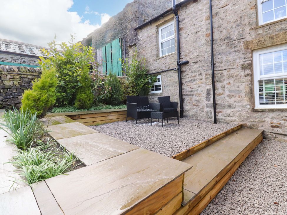 A garden with seating and stone steps at Cowside Farm in Langcliffe near Settle
