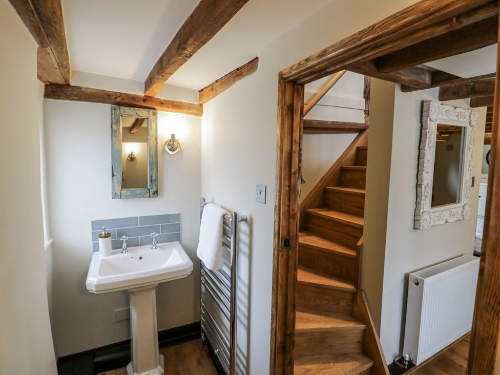 A bathroom with a sink and mirror at Weston Cottage in Stratford-upon-Avon