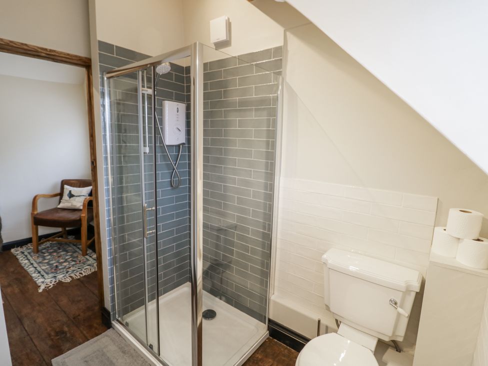 A bathroom with a shower and toilet at Weston Cottage in Stratford-upon-Avon