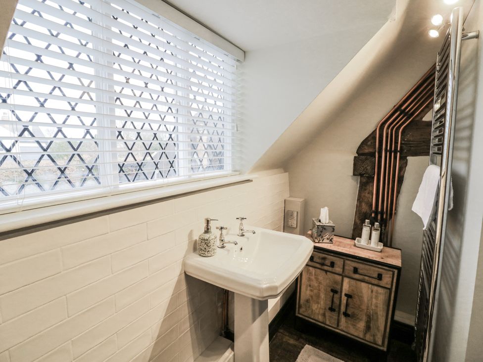 A bathroom featuring a sink and cabinet at Weston Cottage in Stratford-upon-Avon