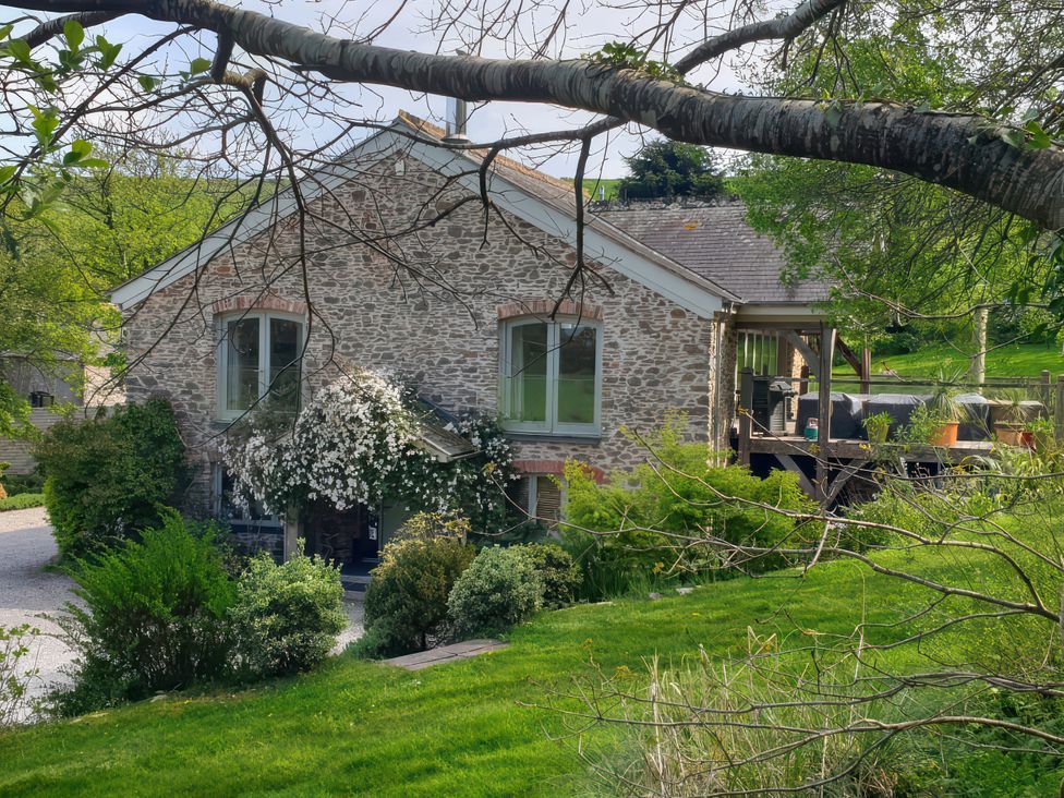 A house with a garden and deck at Kerslake House in Crafthole
