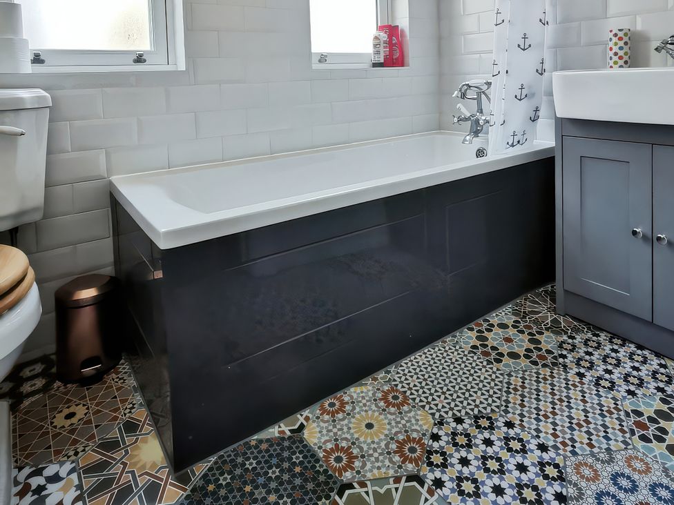 A bathroom with a bath, toilet, and sink at 21 Gensing Road St. Leonards-on-Sea