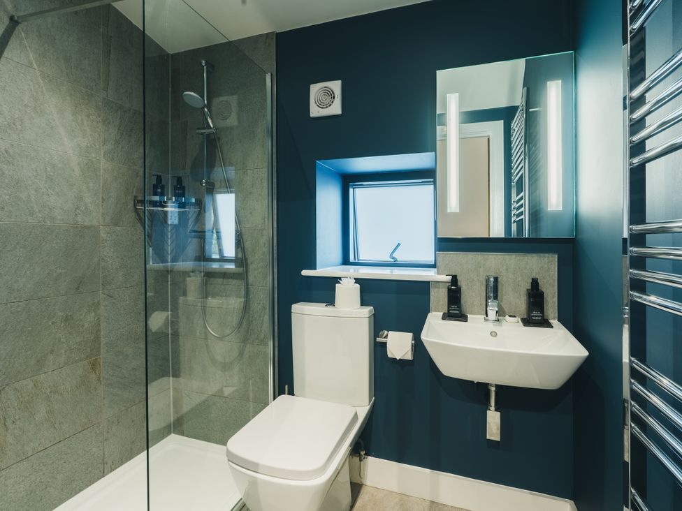 A bathroom with a shower, toilet, and sink at The Lookout in Addingham