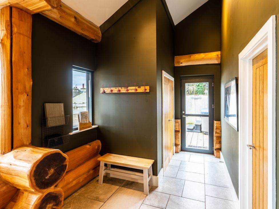 A hallway with a bench and coat hooks at Bears Den in Addingham