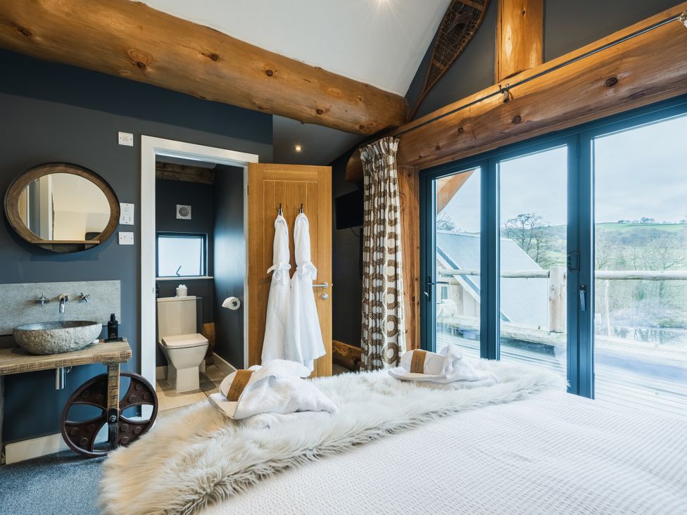 A bedroom with a bed and a bathroom area at Apres Ski in Addingham